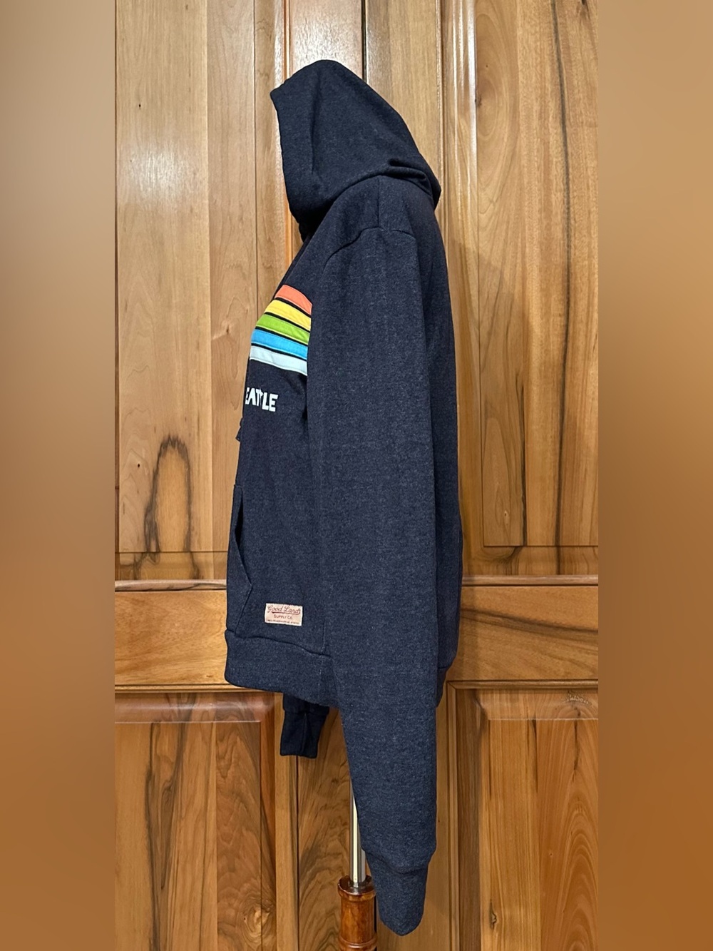 Super Soft Seattle Sweatshirt/Hoodie, Quilted Rainbow, Spaceneedle Detail EUC, S - Picture 4 of 12